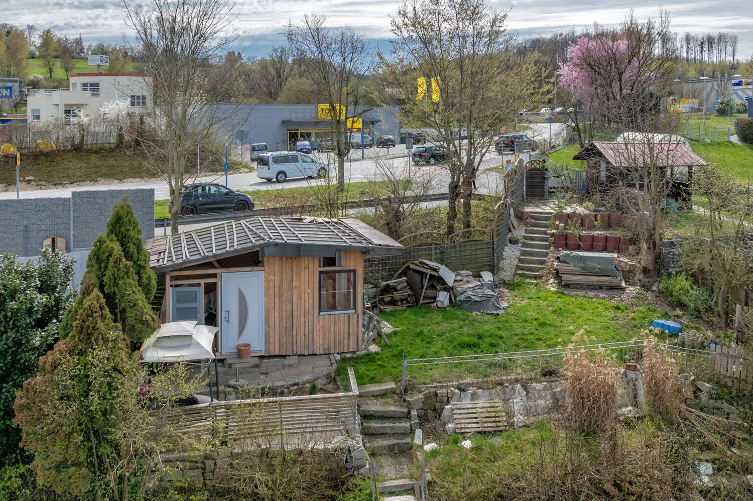 Einfamilienhaus mit Garten und Doppelgarage