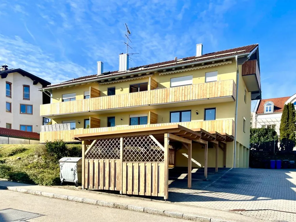 Schöne 3 Zimmer-Dachgeschoss Wohnung in Top-Lage mit EBK.