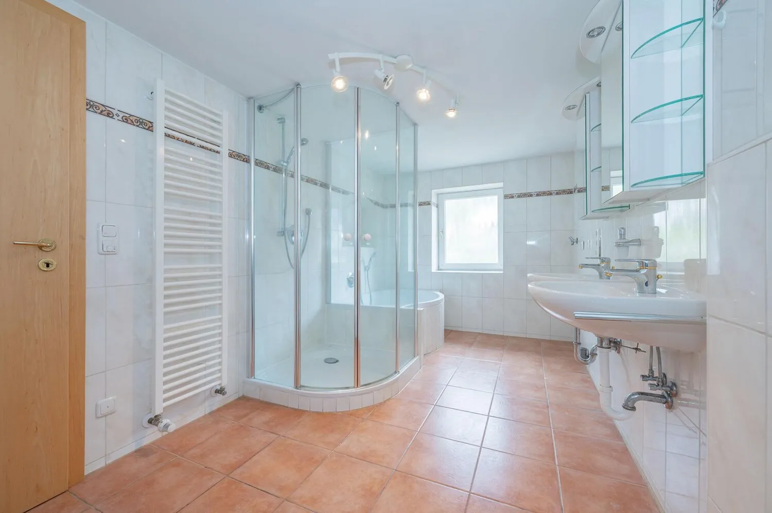 Hauptbadezimmer