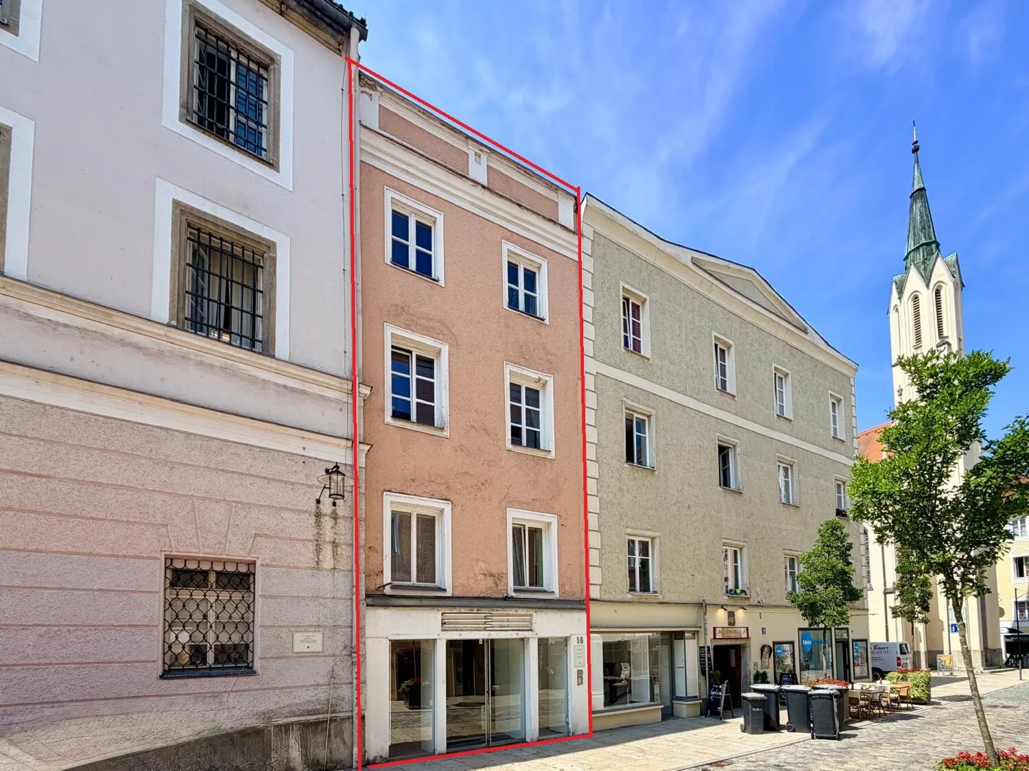 Theresienstraße: Historisches Wohn- und Geschäftshaus mit hohem Entwicklungspotenzial