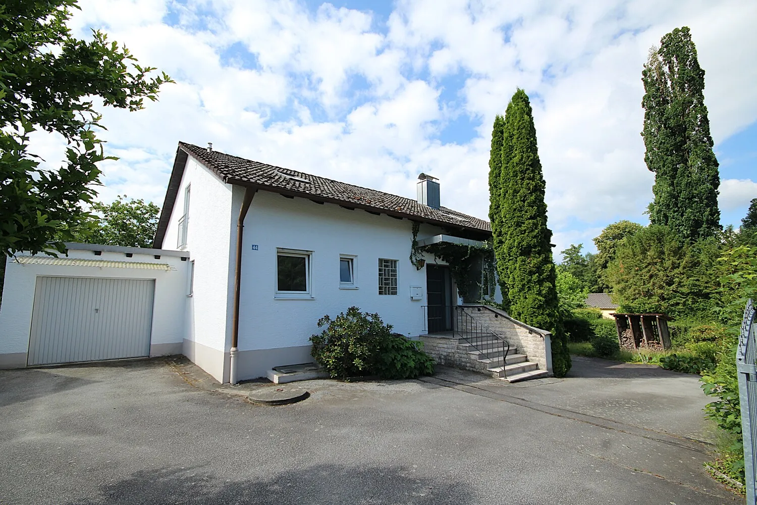 Großzügiges Einfamilienhaus mit großem Garten