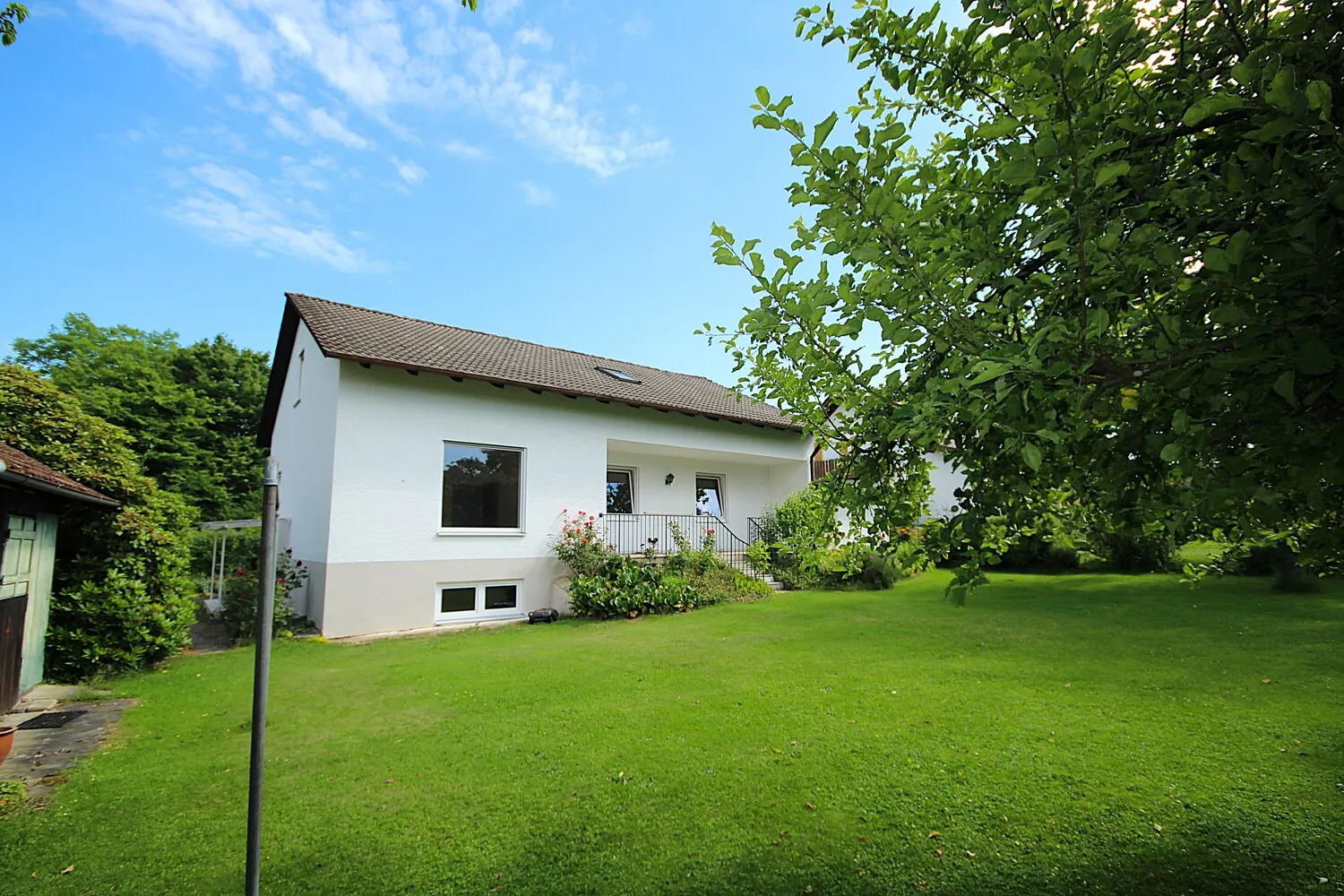 Großzügiges Einfamilienhaus mit großem Garten