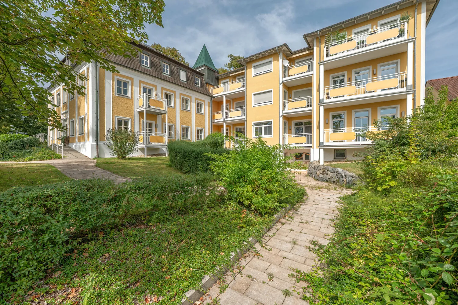 Lichtdurchflutete 2-Zimmer-Wohnung mit Balkon und Parkettkomfort
