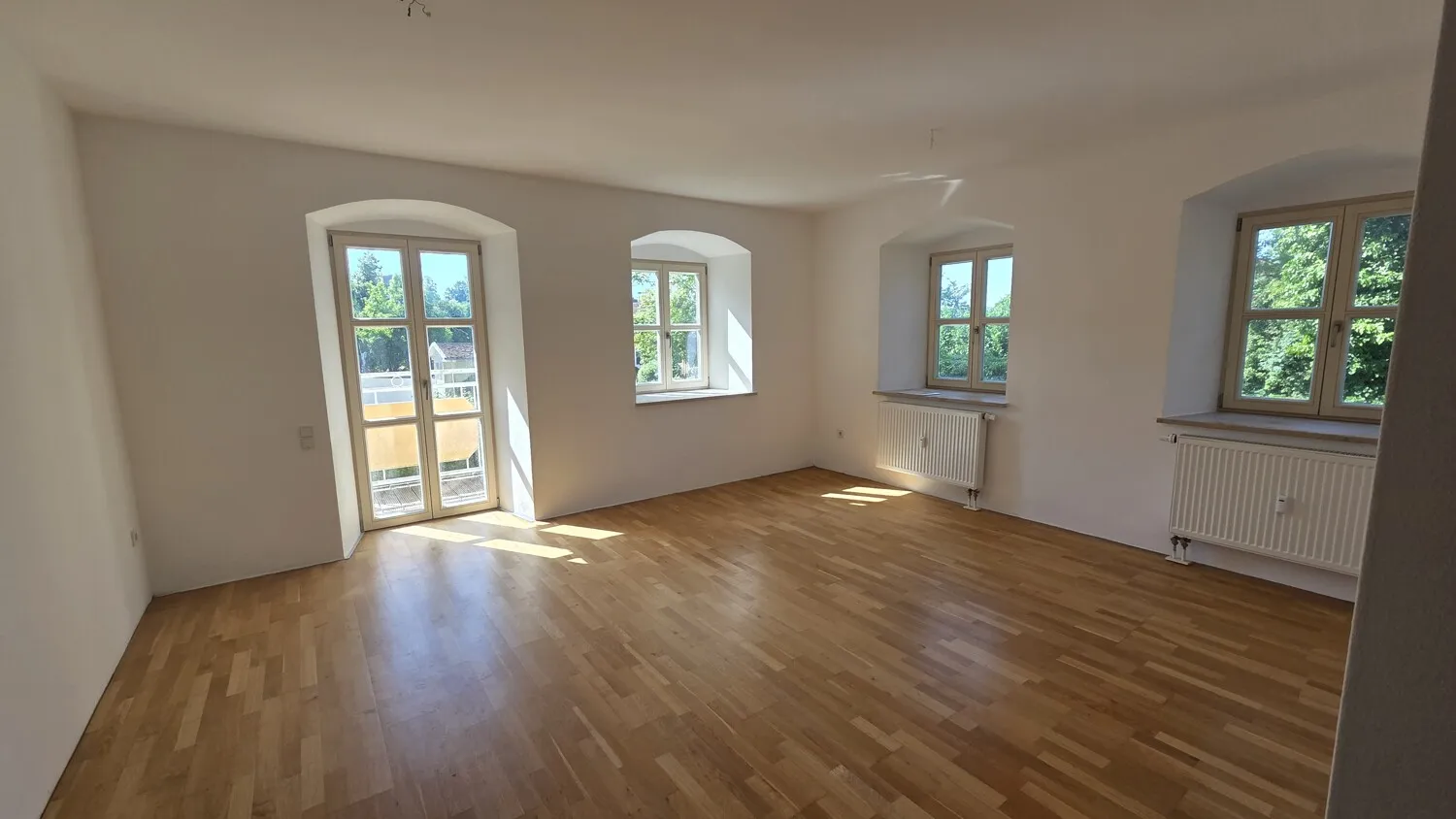Lichtdurchflutete 2-Zimmer-Wohnung mit Balkon und Parkettkomfort