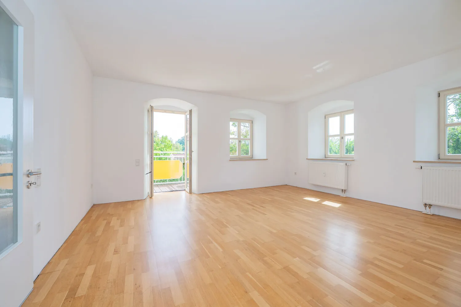 Lichtdurchflutete 2-Zimmer-Wohnung mit Balkon und Parkettkomfort