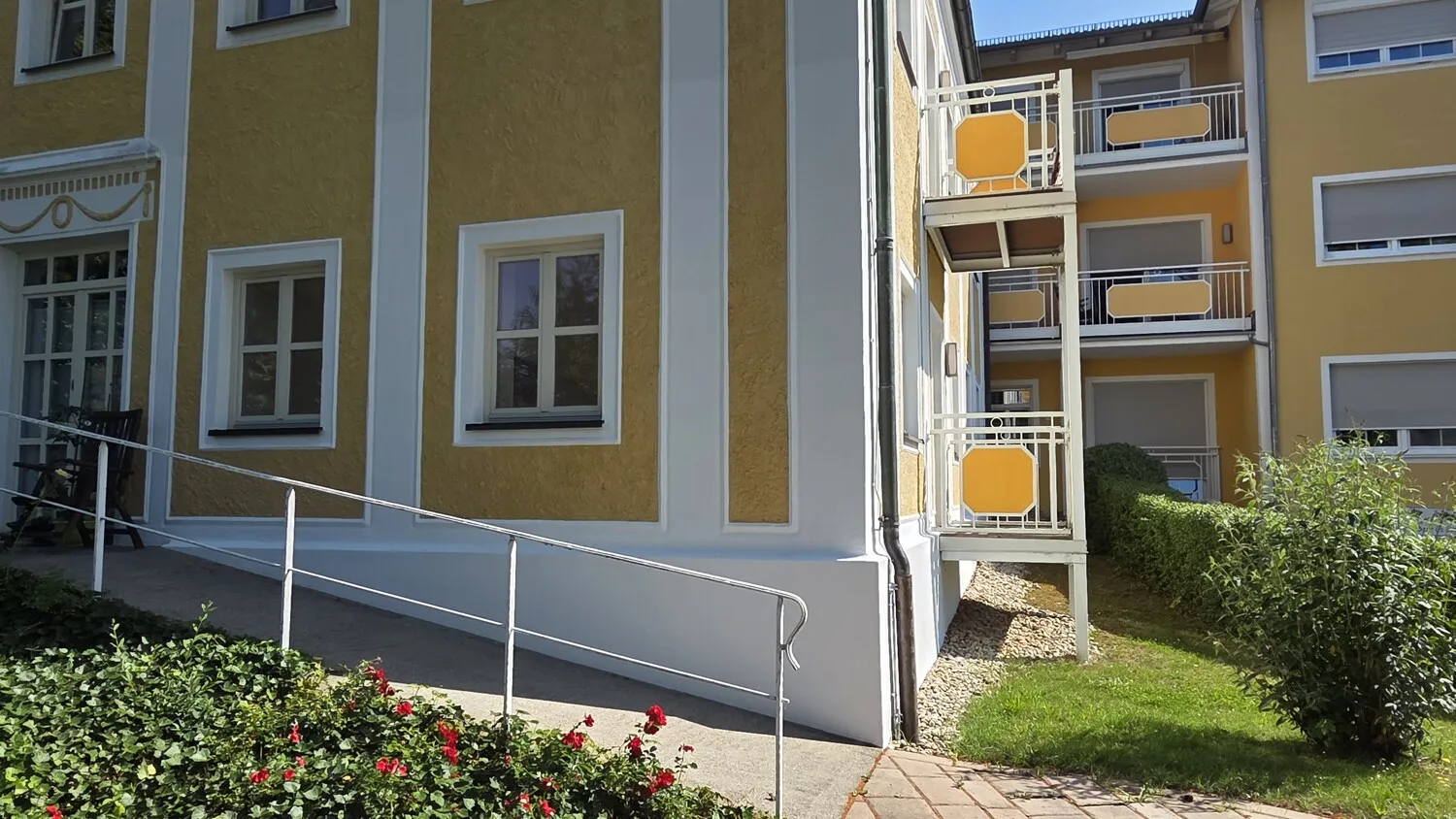 Lichtdurchflutete 2-Zimmer-Wohnung mit Balkon und Parkettkomfort