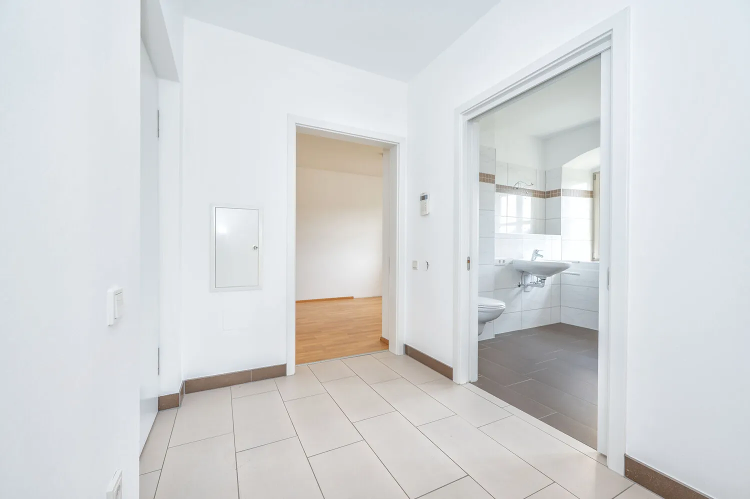 Lichtdurchflutete 2-Zimmer-Wohnung mit Balkon und Parkettkomfort