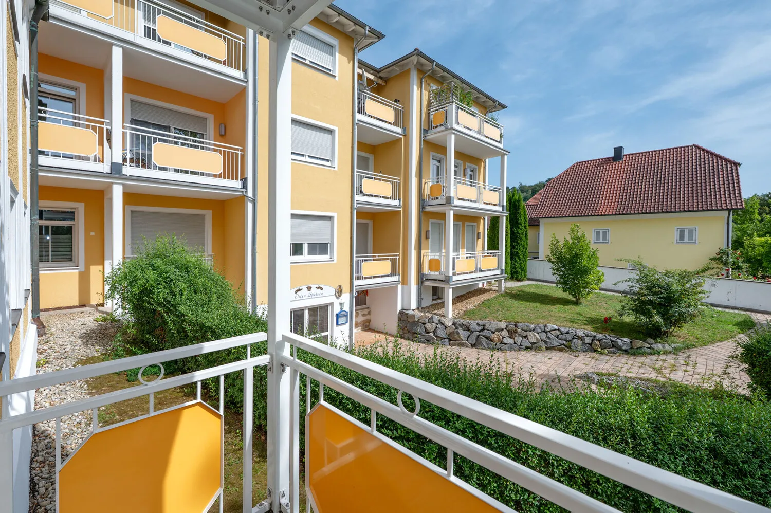 Lichtdurchflutete 2-Zimmer-Wohnung mit Balkon und Parkettkomfort