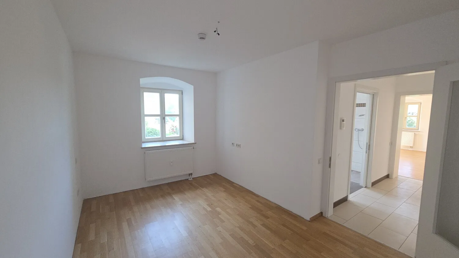 Lichtdurchflutete 2-Zimmer-Wohnung mit Balkon und Parkettkomfort