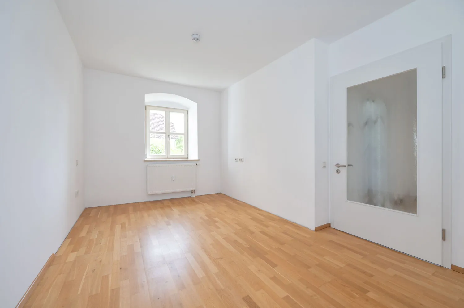 Lichtdurchflutete 2-Zimmer-Wohnung mit Balkon und Parkettkomfort