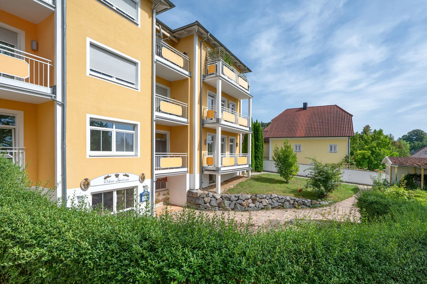 Lichtdurchflutete 2-Zimmer-Wohnung mit Balkon und Parkettkomfort