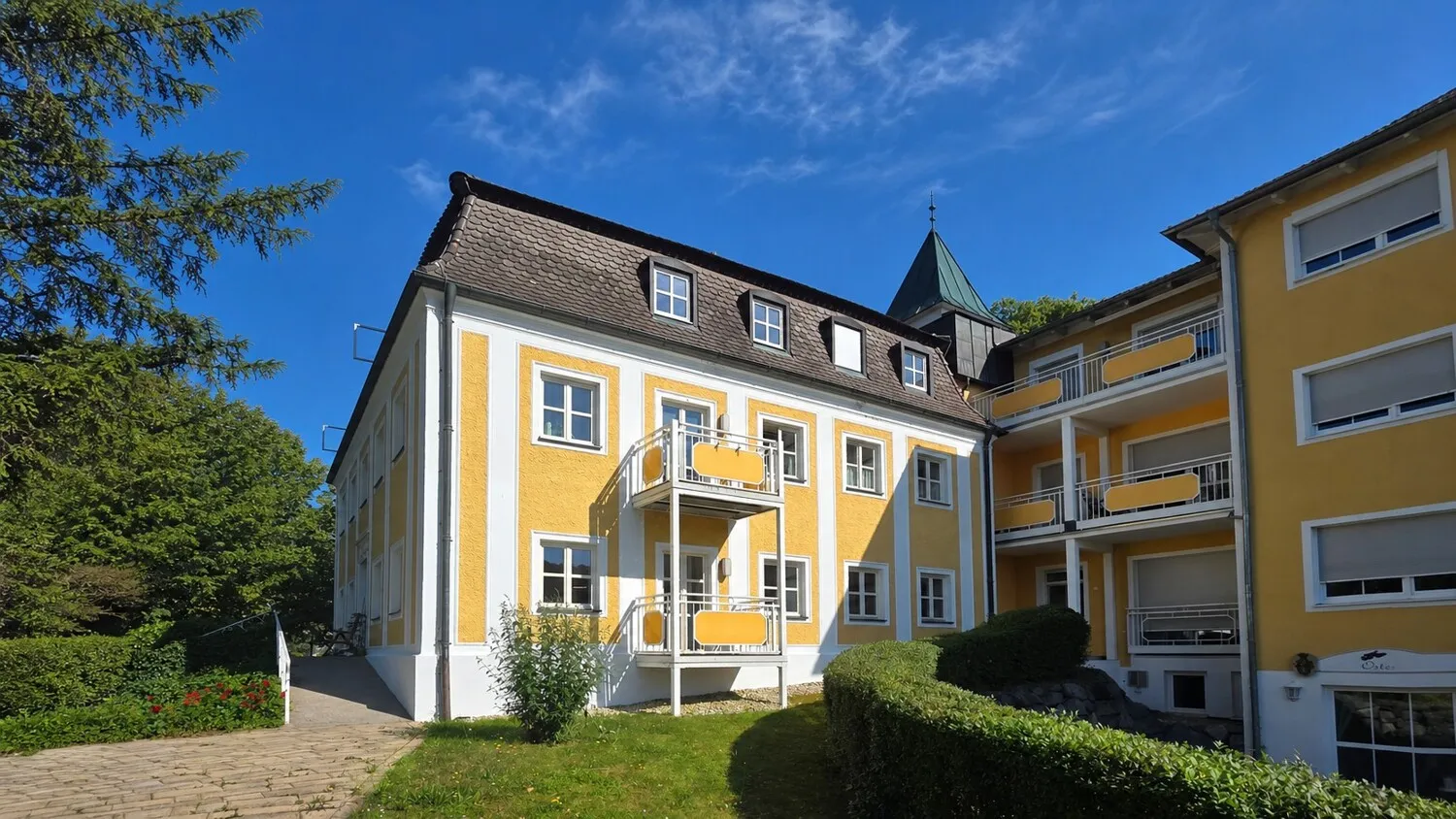 Lichtdurchflutete 2-Zimmer-Wohnung mit Balkon und Parkettkomfort
