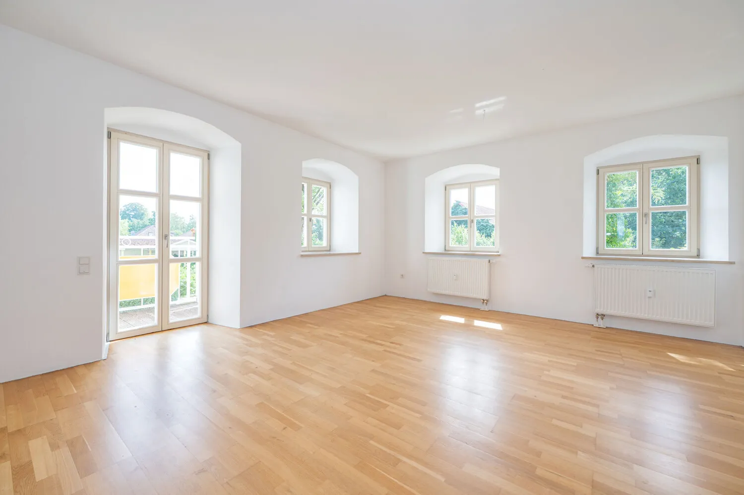 Lichtdurchflutete 2-Zimmer-Wohnung mit Balkon und Parkettkomfort