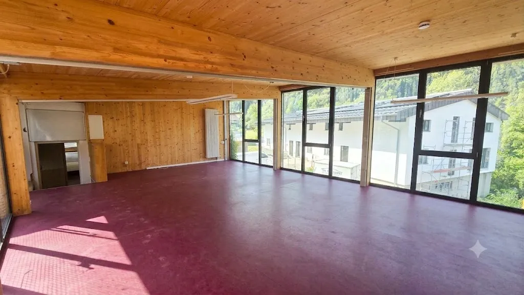 Großzügige 5-Zi.-Wohnung im Grünen - Separates Büro mit eigenem Eingang möglich