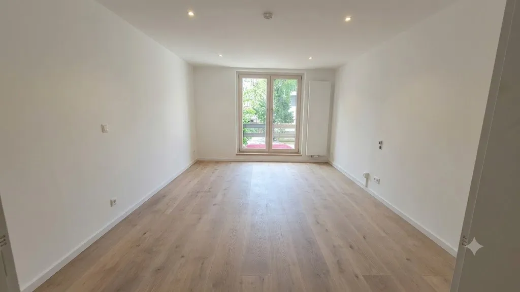 Großzügige 5-Zi.-Wohnung im Grünen - Separates Büro mit eigenem Eingang möglich