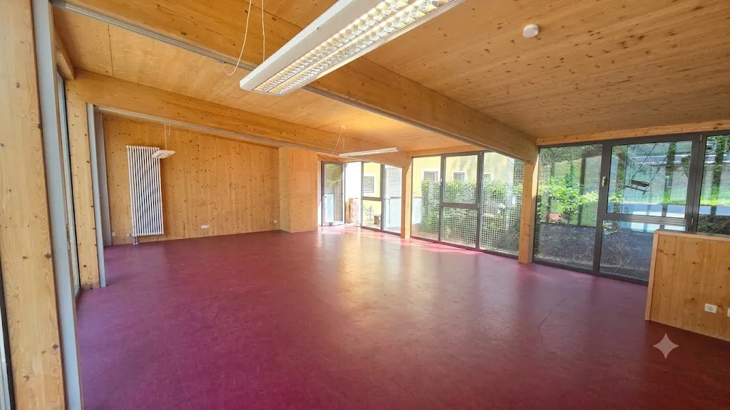Großzügige 5-Zi.-Wohnung im Grünen - Separates Büro mit eigenem Eingang möglich