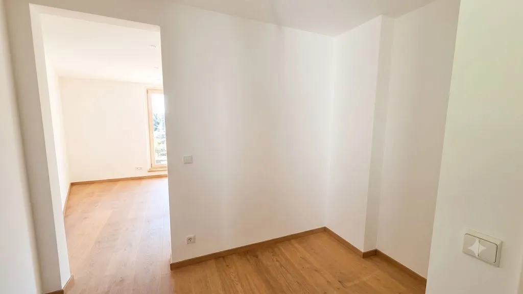 Großzügige 5-Zi.-Wohnung im Grünen - Separates Büro mit eigenem Eingang möglich