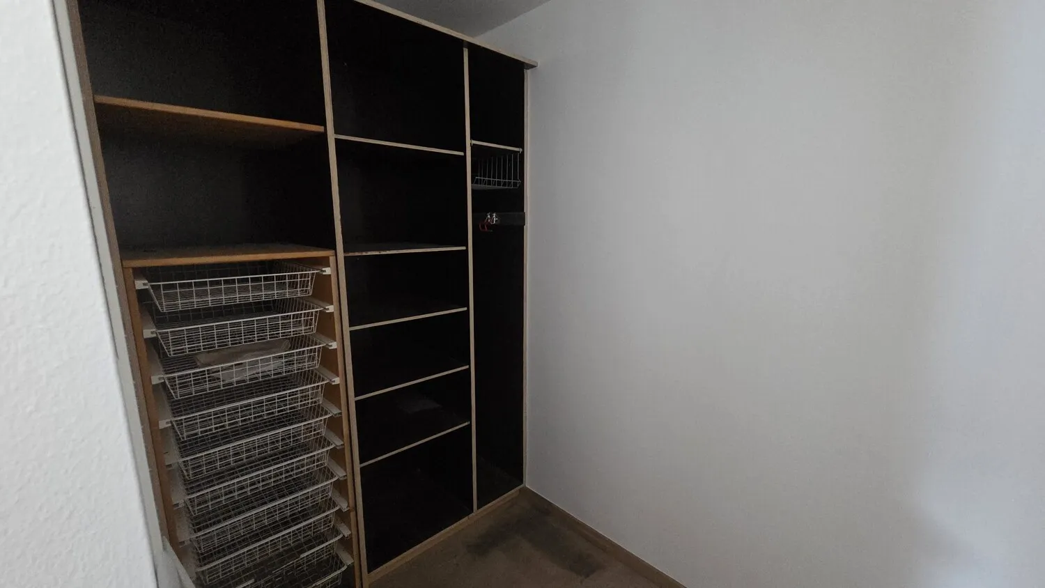 Großzügige 5-Zi.-Wohnung im Grünen - Separates Büro mit eigenem Eingang möglich