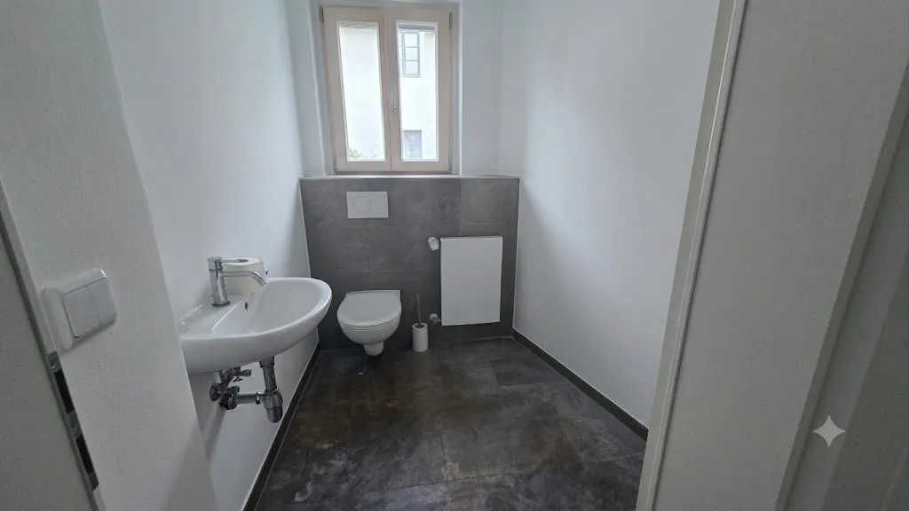 Großzügige 5-Zi.-Wohnung im Grünen - Separates Büro mit eigenem Eingang möglich
