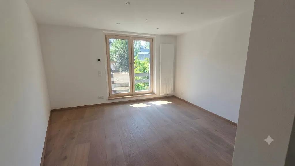 Großzügige 5-Zi.-Wohnung im Grünen - Separates Büro mit eigenem Eingang möglich