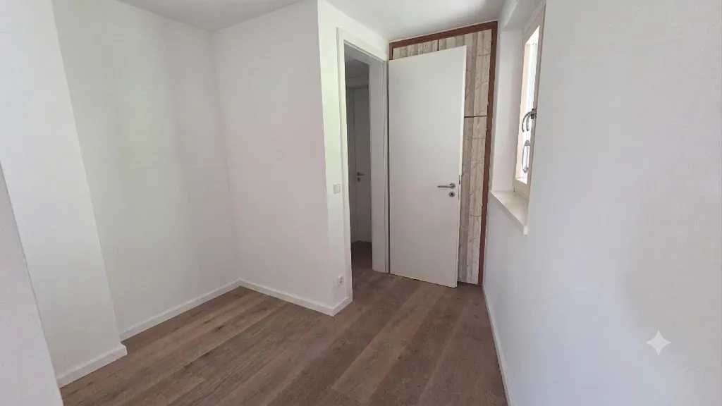 Großzügige 5-Zi.-Wohnung im Grünen - Separates Büro mit eigenem Eingang möglich
