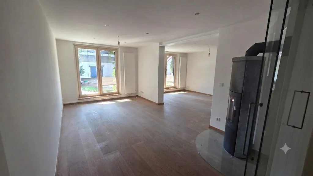 Großzügige 5-Zi.-Wohnung im Grünen - Separates Büro mit eigenem Eingang möglich