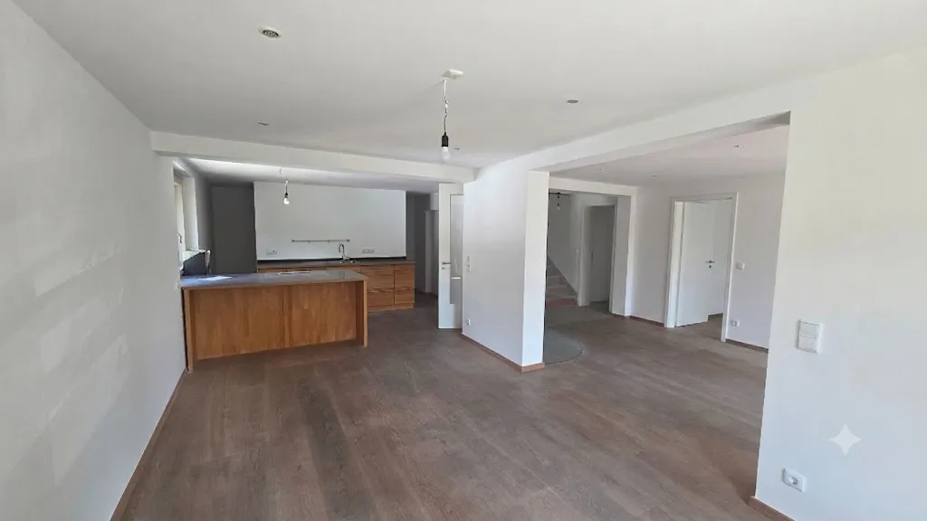 Großzügige 5-Zi.-Wohnung im Grünen - Separates Büro mit eigenem Eingang möglich