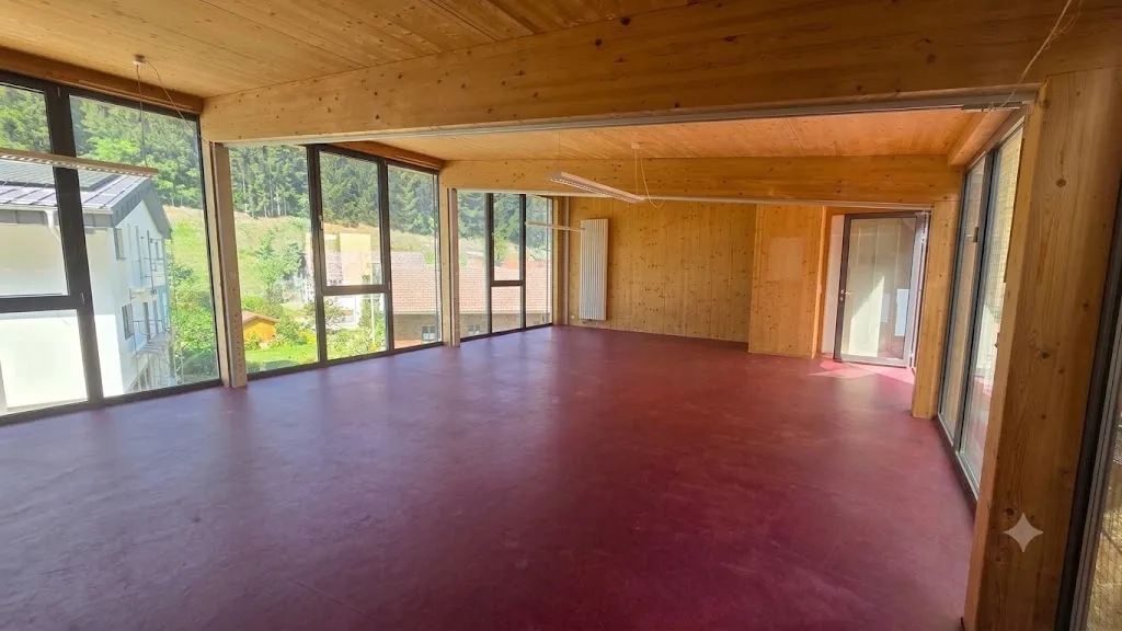 Großzügige 5-Zi.-Wohnung im Grünen - Separates Büro mit eigenem Eingang möglich