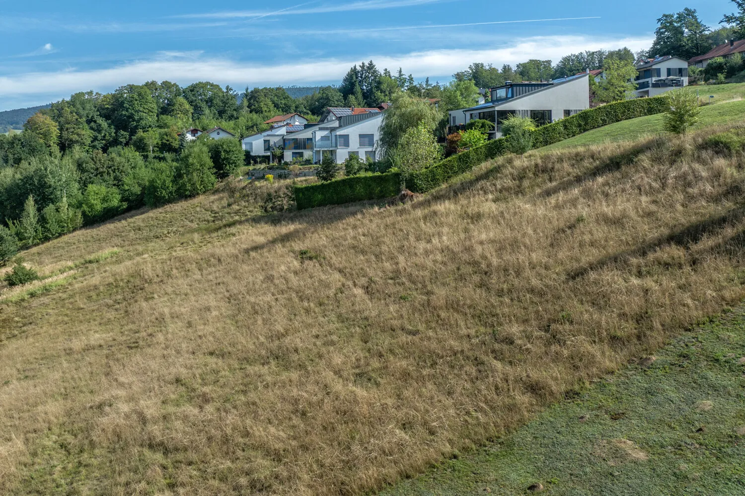 Vier Grundstücke für vier Häuser
mit je 5 Wohnungen 
Gesamtwohnfläche ca. 1575 m²