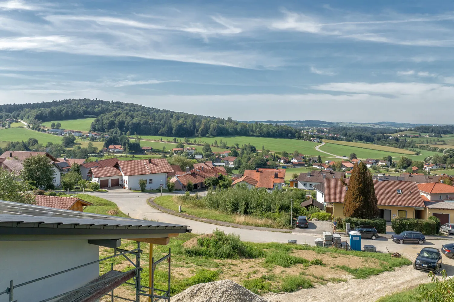 Grundstück mit 
Baugenehmigung für 6 Wohnungen
Der Bau kann sofort beginnen