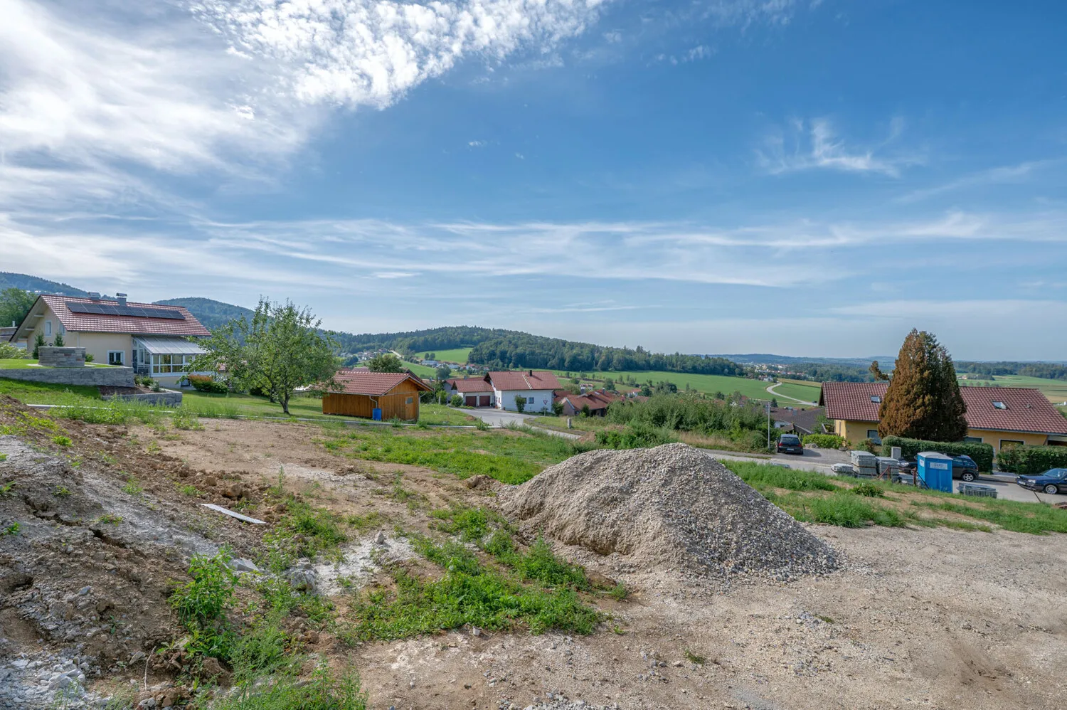 Grundstück mit 
Baugenehmigung für 6 Wohnungen
Der Bau kann sofort beginnen
