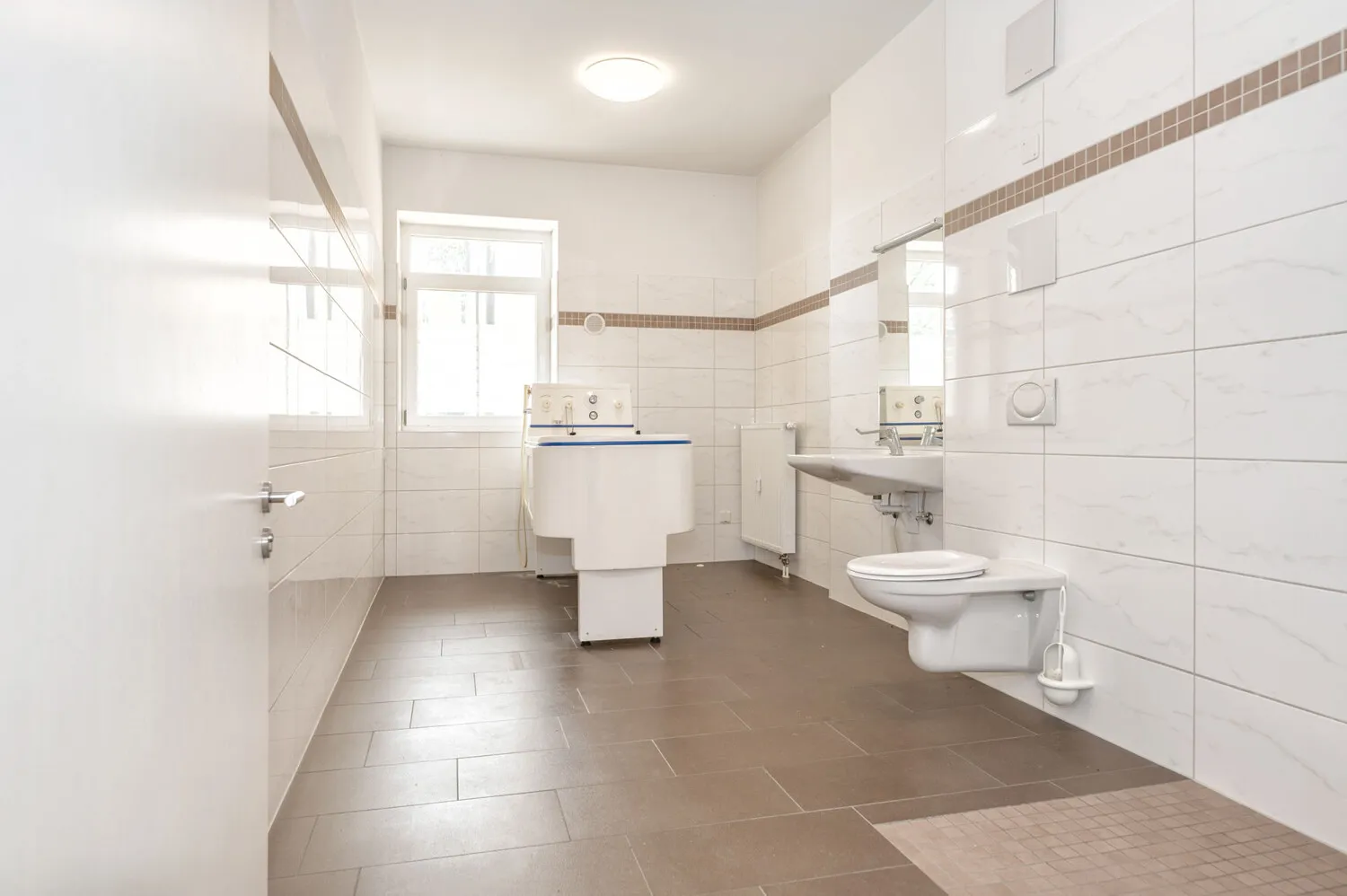 Ehemalige Praxisräume zum Rückbau
in 4 Wohnungen mit 234,39 m²