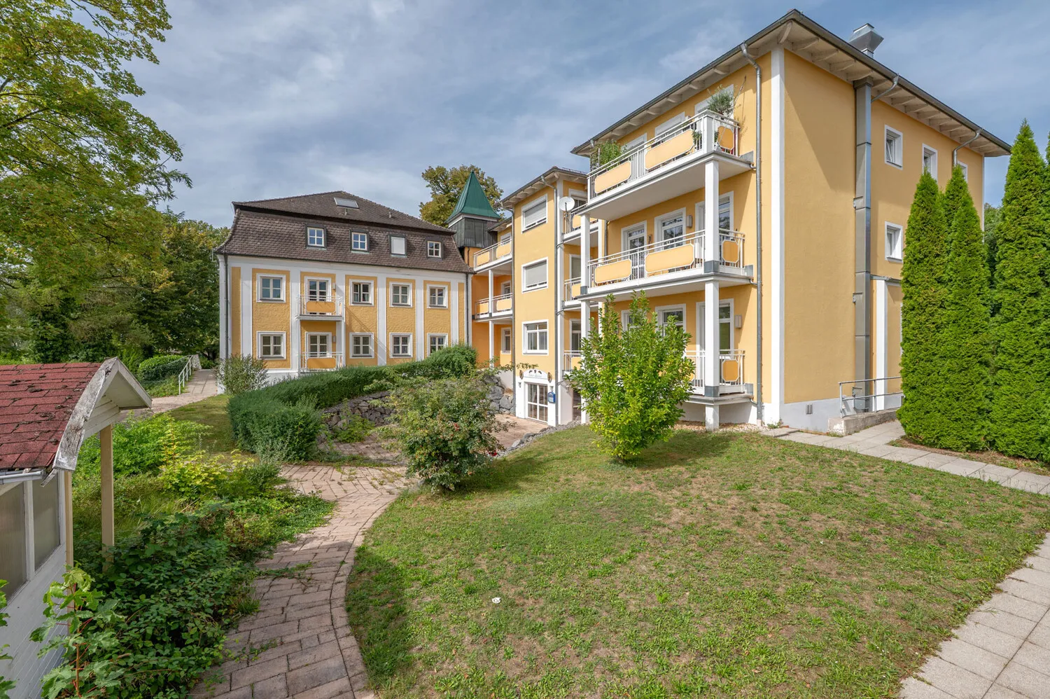 Ehemalige Praxisräume zum Rückbau
in 4 Wohnungen mit 234,39 m²