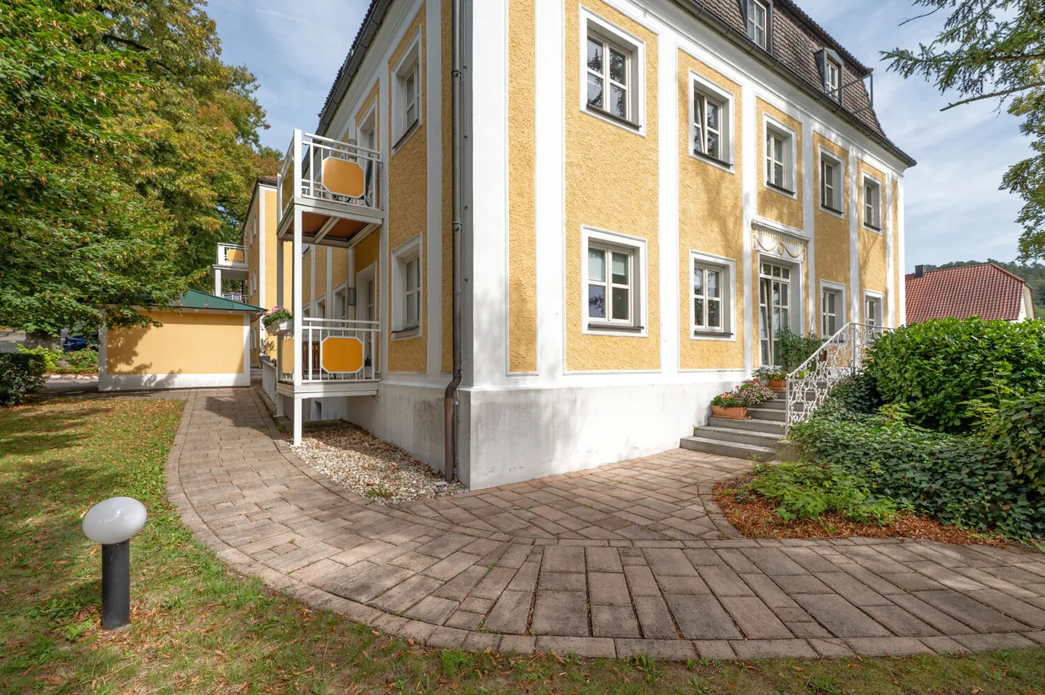 Ehemalige Praxisräume zum Rückbau
in 4 Wohnungen mit 234,39 m²