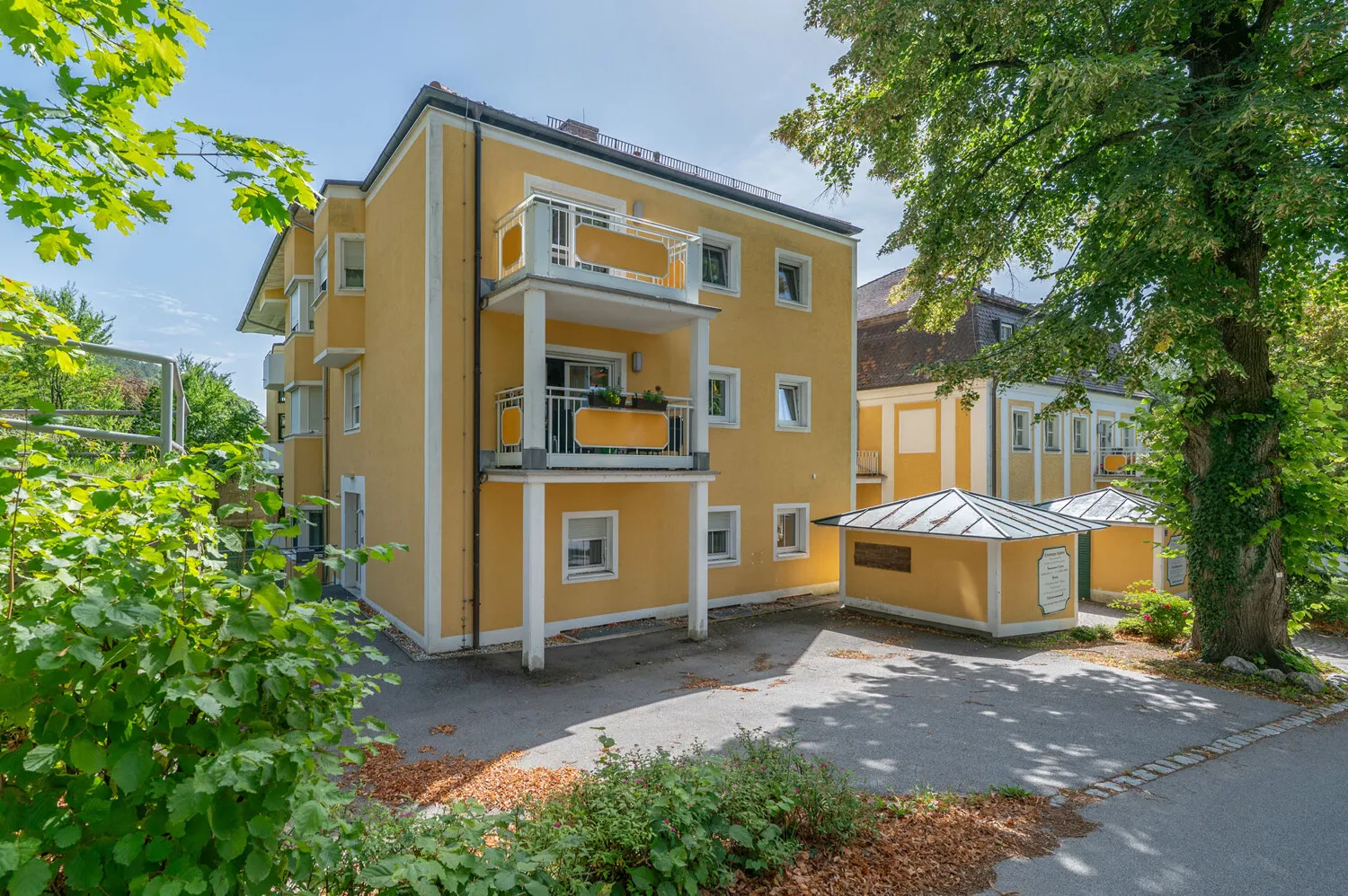 Ehemalige Praxisräume zum Rückbau
in 4 Wohnungen mit 234,39 m²