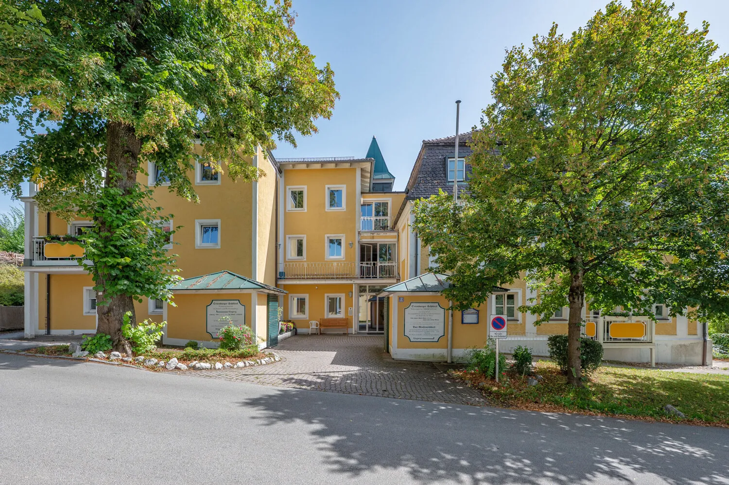 Ehemalige Praxisräume zum Rückbau
in 4 Wohnungen mit 234,39 m²