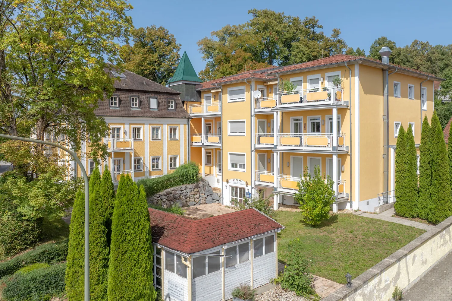 Ehemalige Praxisräume zum Rückbau
in 4 Wohnungen mit 234,39 m²