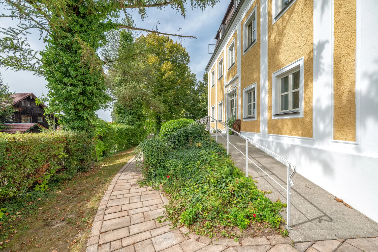 Ehemalige Praxisräume zum Rückbau
in 4 Wohnungen mit 234,39 m²
