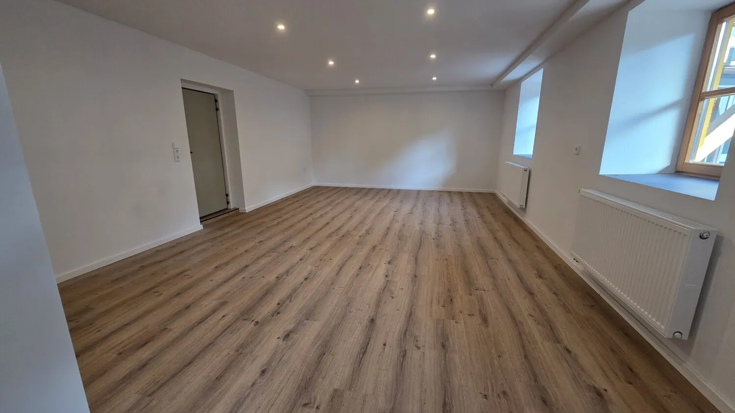 Sie brauchen Platz, für die große Familie oder für Wohnen und Gewerbe, hier finden Sie beides.