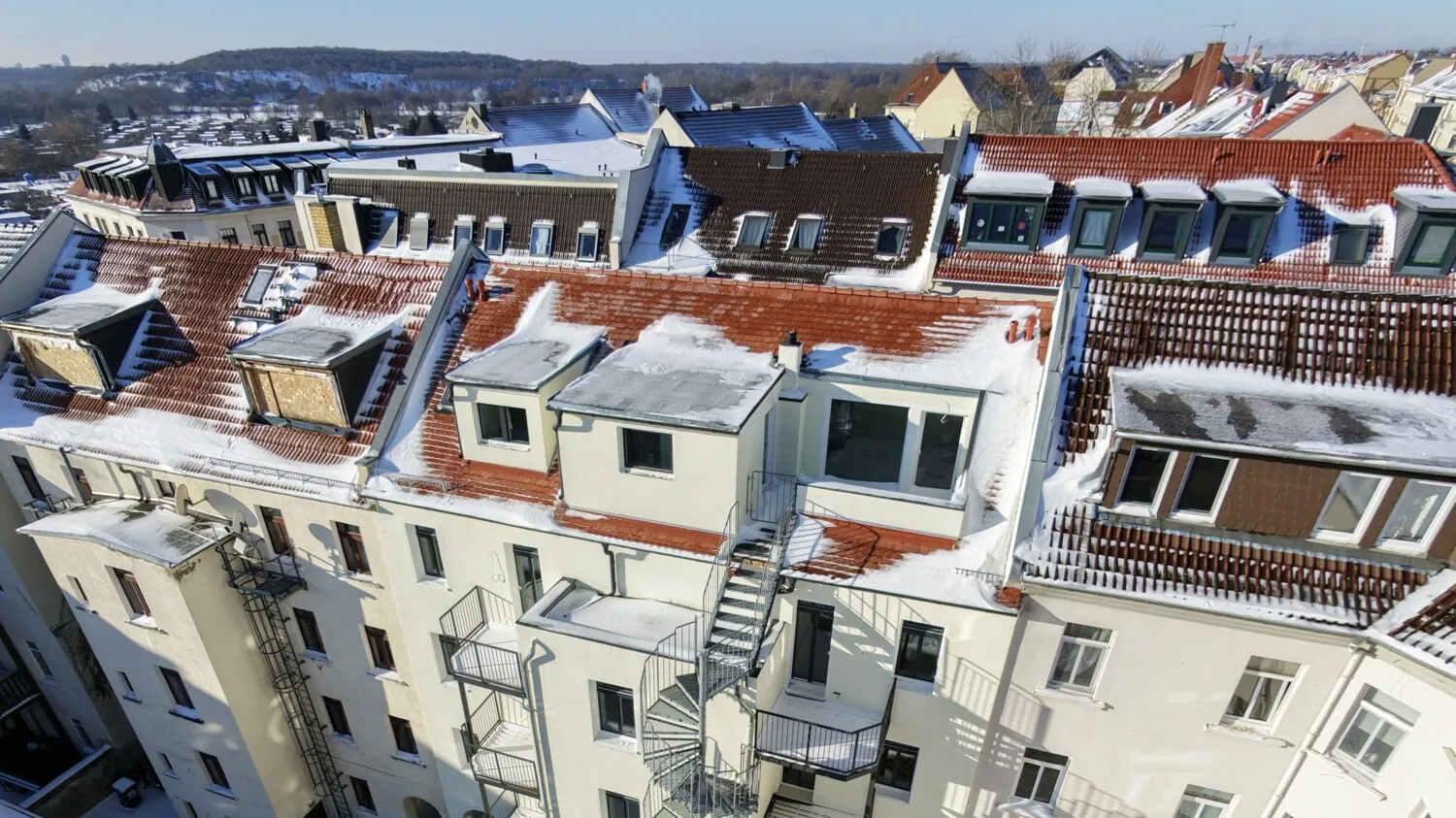 Rückansicht mit Dachterrasse