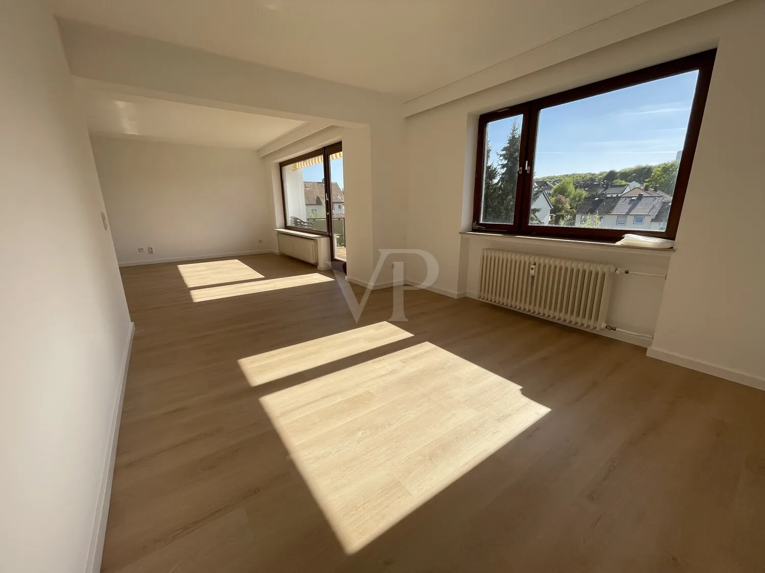 großes Wohn- und Esszimmer