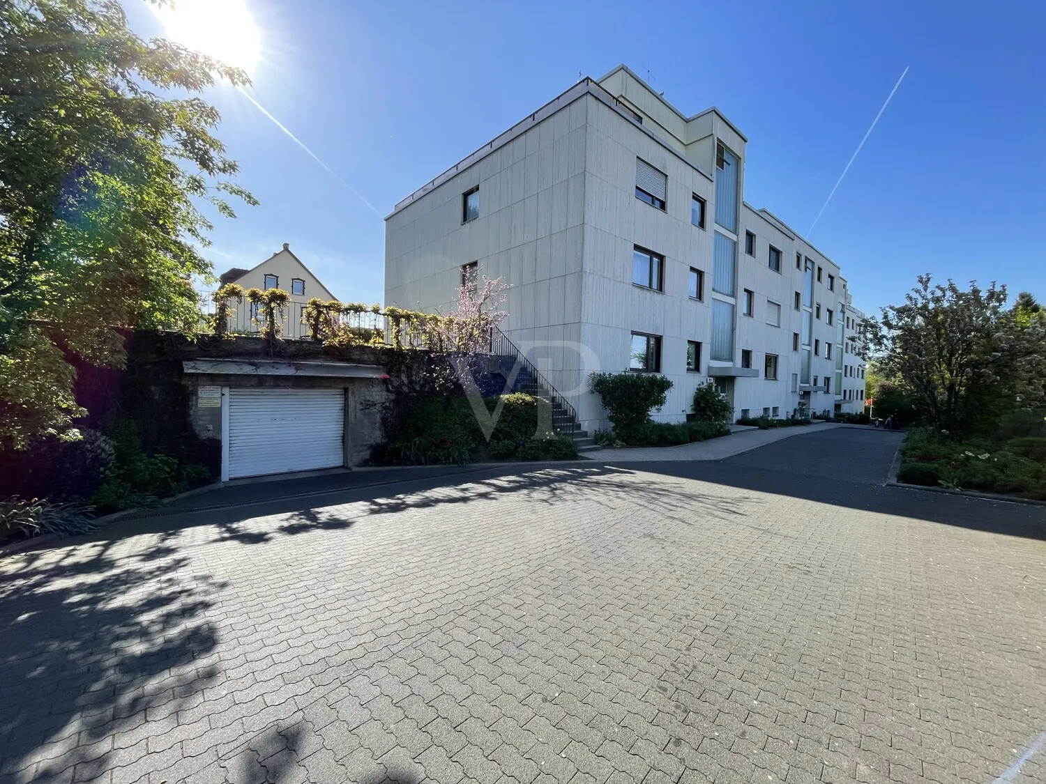 Hausaussenansicht mit TG-Einfahrt
