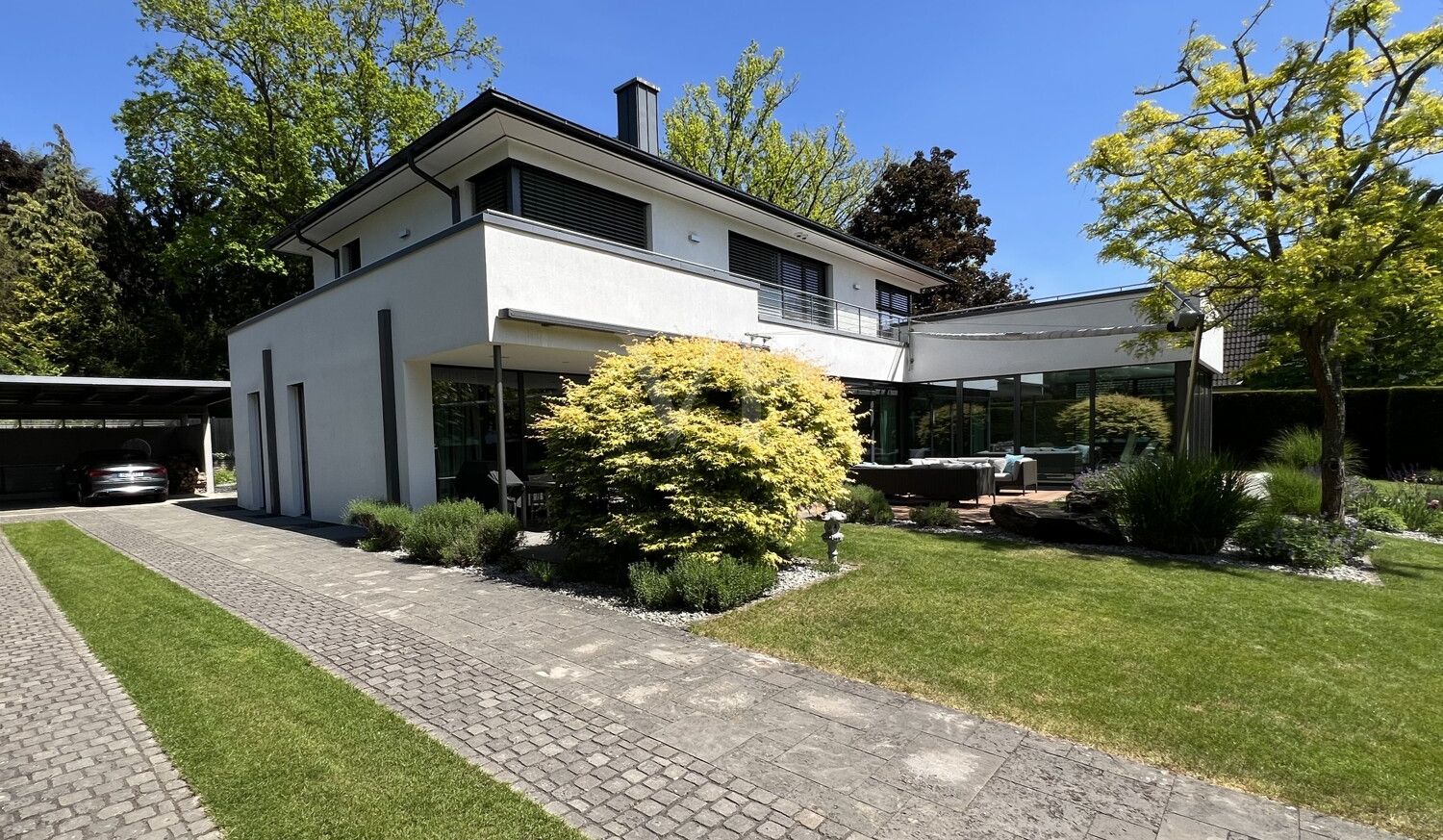 Auffahrt Carport