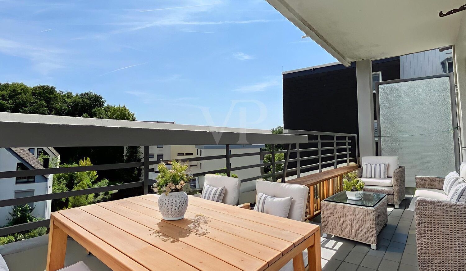 Balkon mit Möblierung