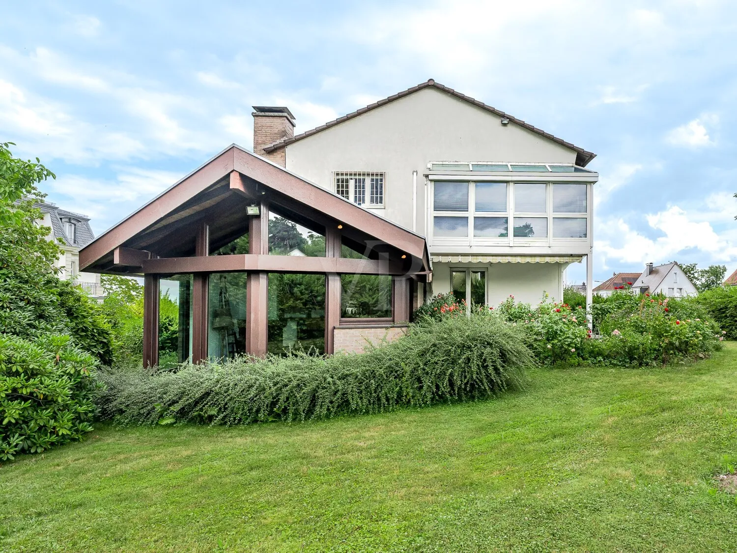 VON POLL - OBERURSEL: renovierungsbedürftiges Einfamilienhaus in gesuchter Lage