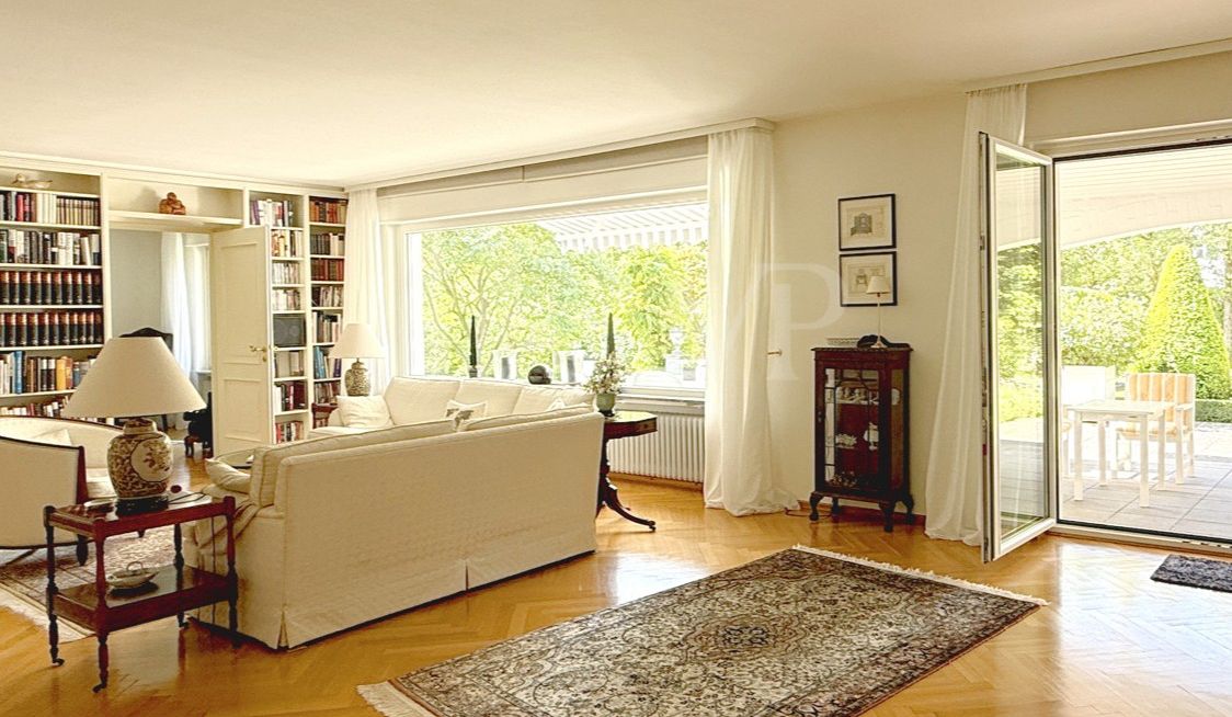 Wohnzimmer mit Terrassenblick