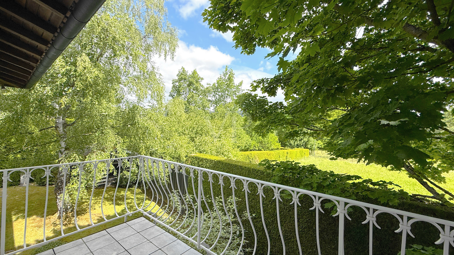 Balkon mit Blick in die Natur