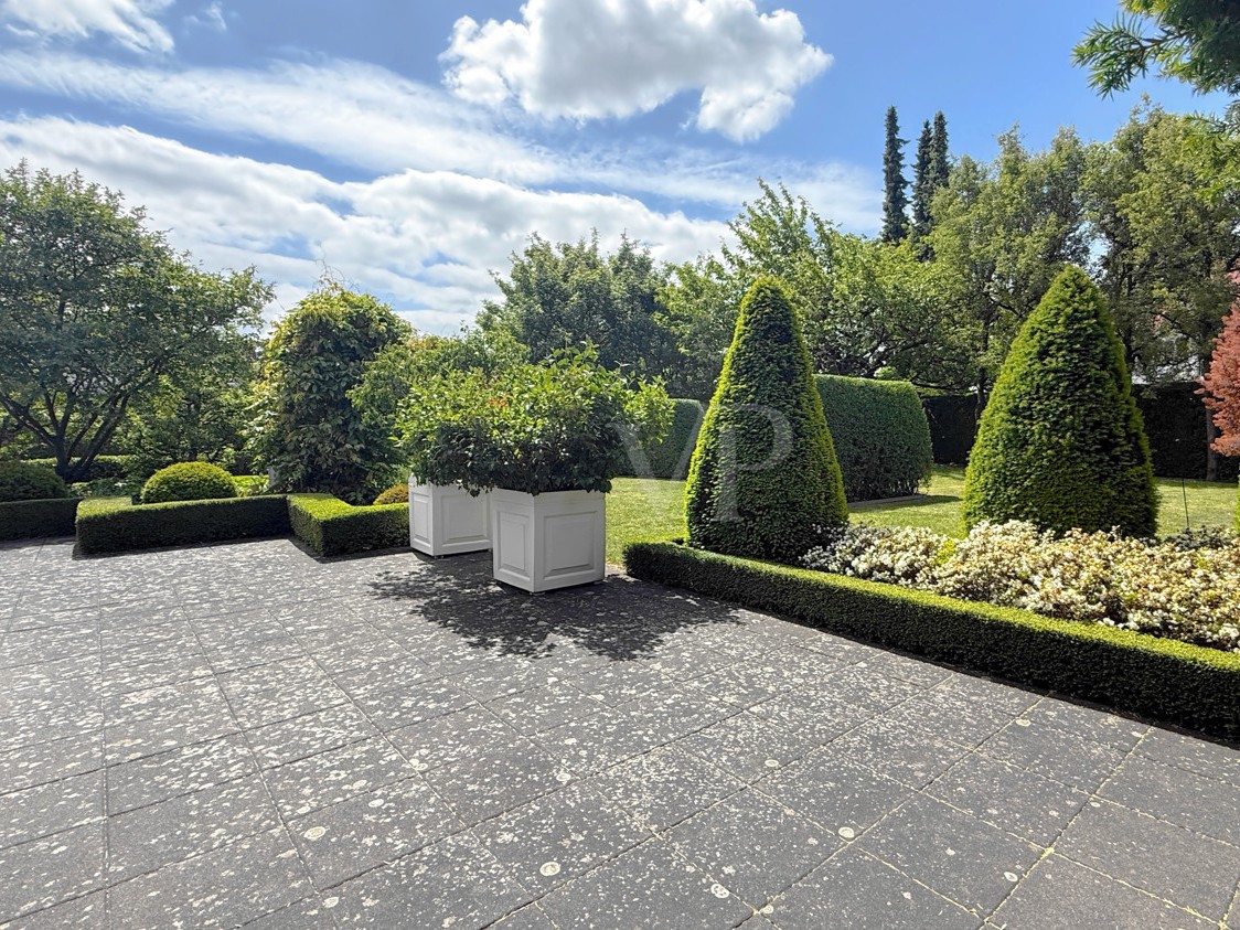 Terrasse mit Gartenblick