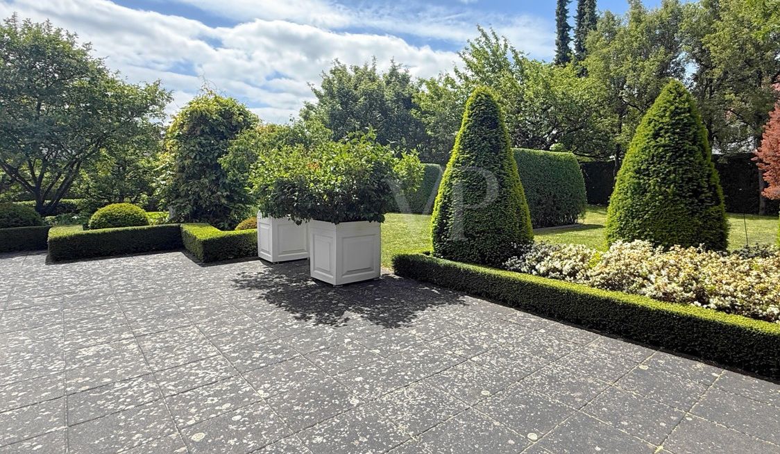 Terrasse mit Gartenblick