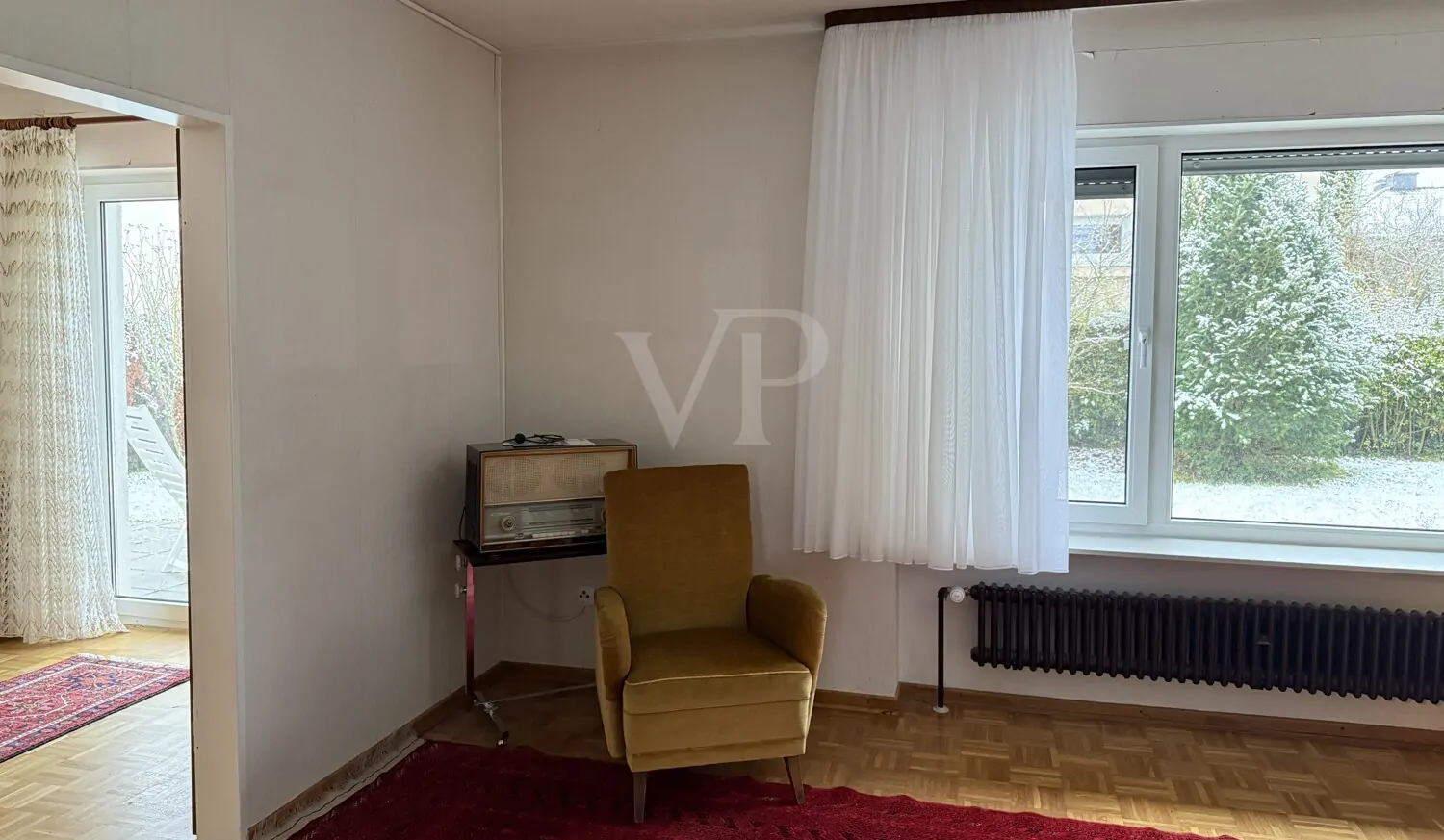 Wohnzimmer mit Blick ins Esszimmer